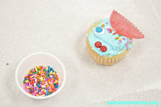 Rainbow fish cupcake 5
