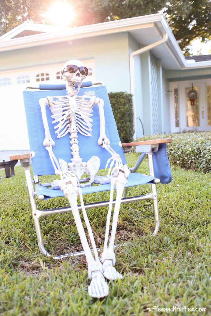 DIY Skeleton Lawn Decorations for Halloween